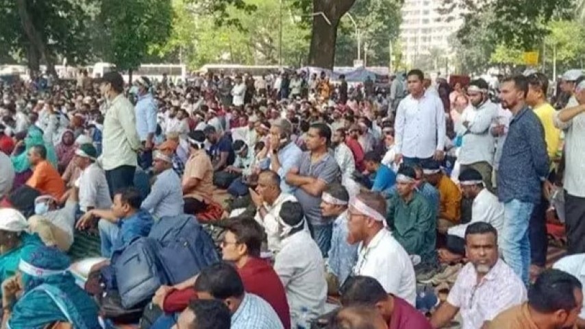 শিক্ষকদের কর্মবিরতির দ্বিতীয় দিন আজ, বিকেলে ফের বৈঠক